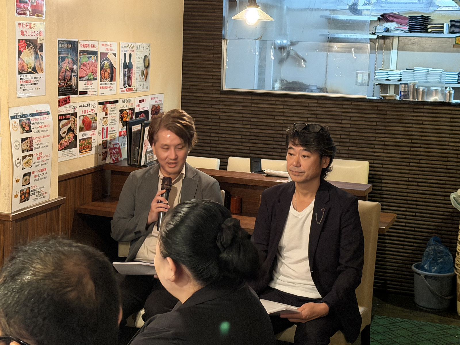 対談の様子。左が佐野理事、右が高橋社長